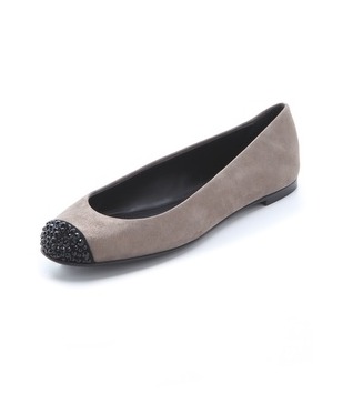 1. Giuseppe Zanotti Flat