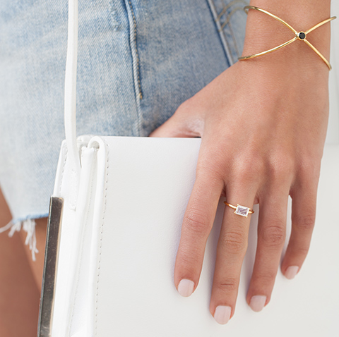 Baguette-Ring-Moonstone-Gold-model