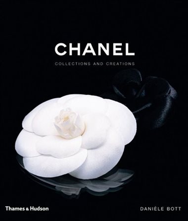 CHANEL BOOK